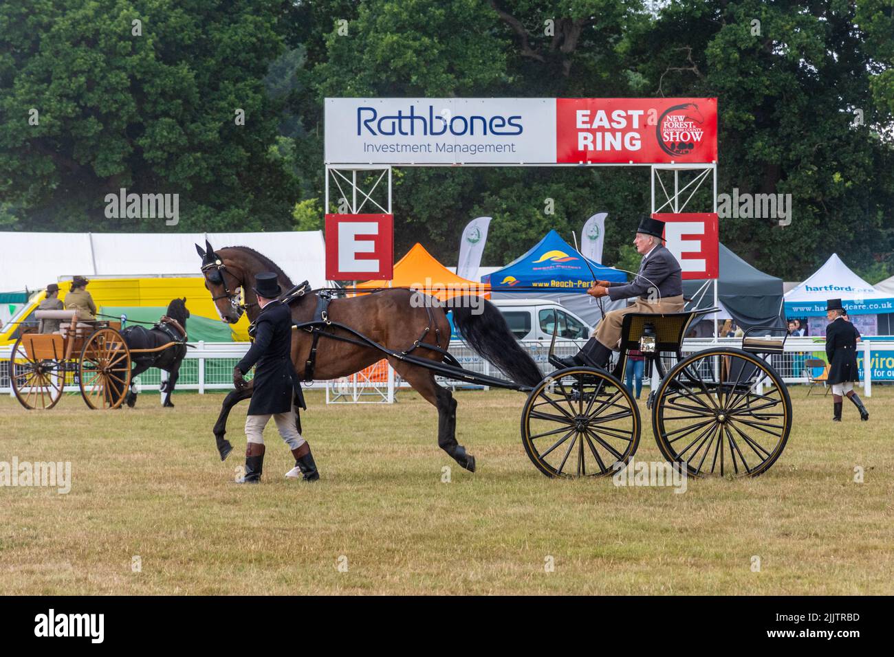 Evento de carreras de caballos y carretas en el New Forest and Hampshire County Show en julio de 2022, Inglaterra, Reino Unido Foto de stock