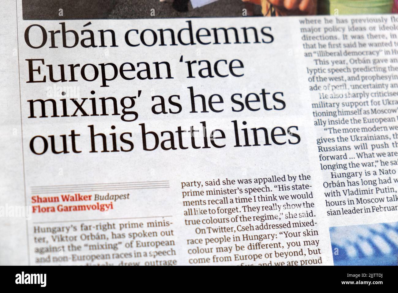 Hungría El primer ministro Viktor 'Orban condena la 'mezcla de razas en Europa mientras establece sus líneas de batalla' titular del periódico Guardian 25 de julio de 2022 Reino Unido Foto de stock