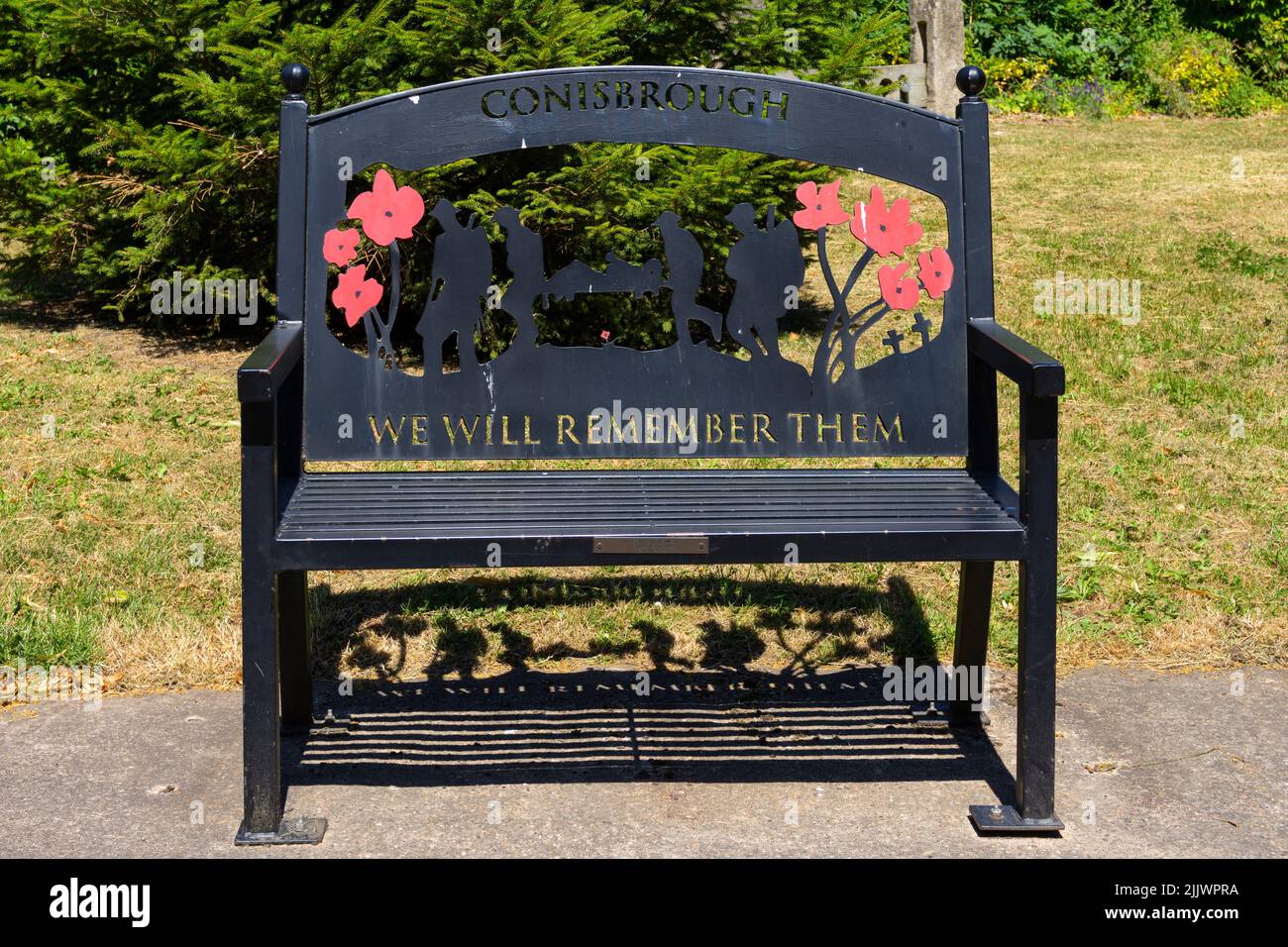 'Los recordaremos' Banco memorial de guerra Conisbrough South Yorkshire England Reino Unido GB Europa Foto de stock
