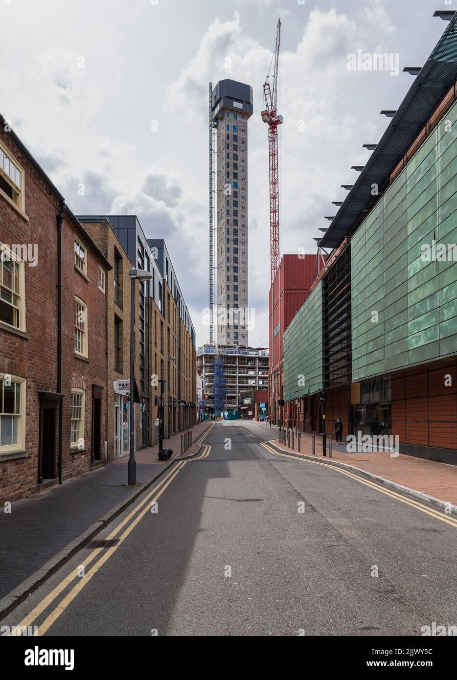 Una torre de 30 pisos en construcción en el centro de Birmingham. Los