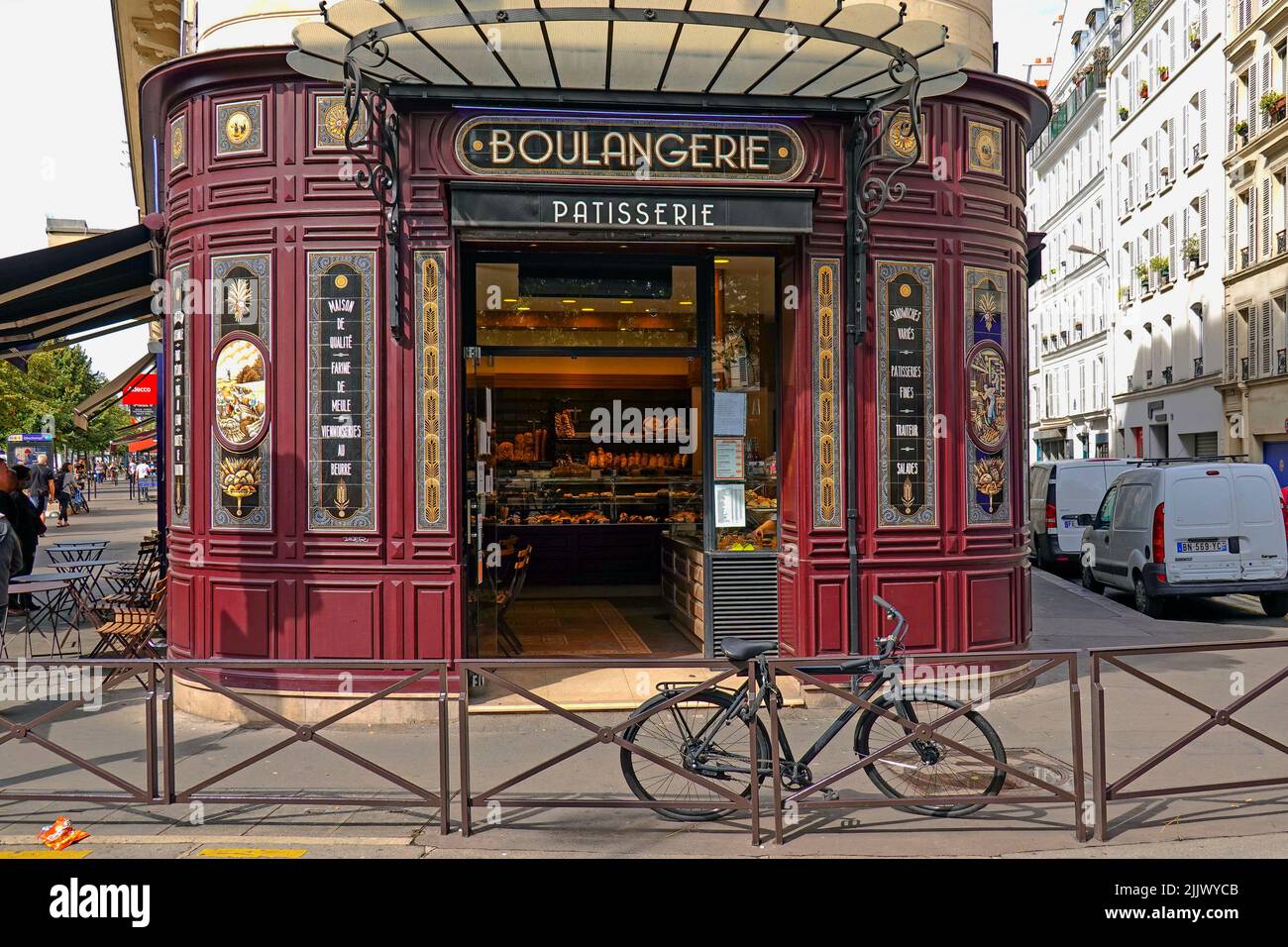 Francia, París, la famosa Boulangerie Artisanale, panadería y pastelería en Rue Jean-Pierre Timbaud esquina Boulevard Voltaire 11 arrondissement Foto © F Foto de stock