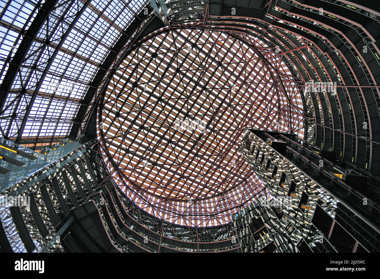 Chicago, Illinois, EE.UU. El techo del atrio en el Centro del Estado de Illinois también conocido como el Centro Thompson. Foto de stock