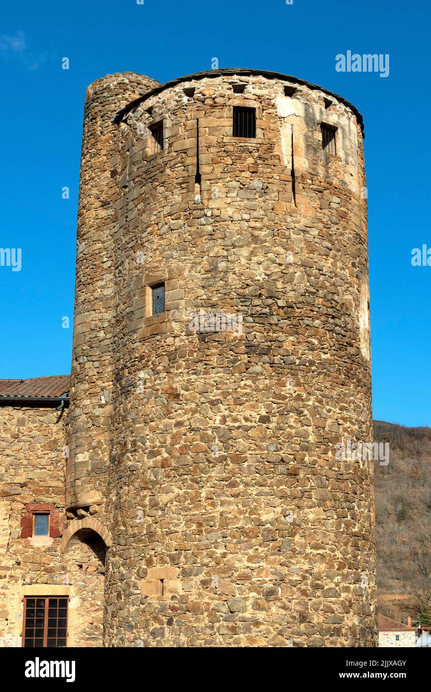 Torre del castillo de Saint Gervazy, departamento de Puy de Dome, Auvernia Ródano-Alpes, Francia Foto de stock