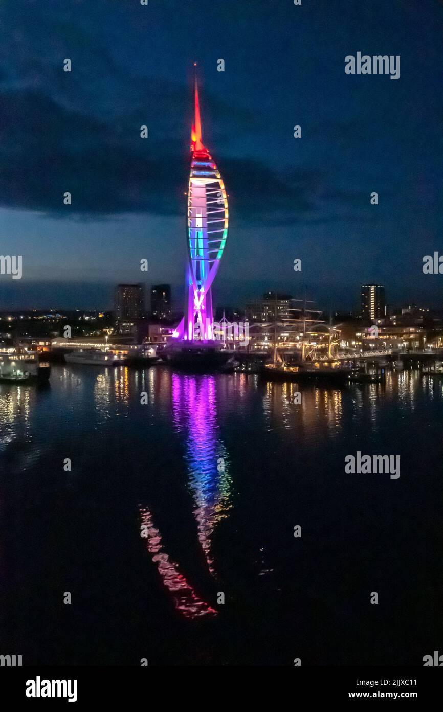 La Torre Spinnaker Portsmouth por la noche Foto de stock