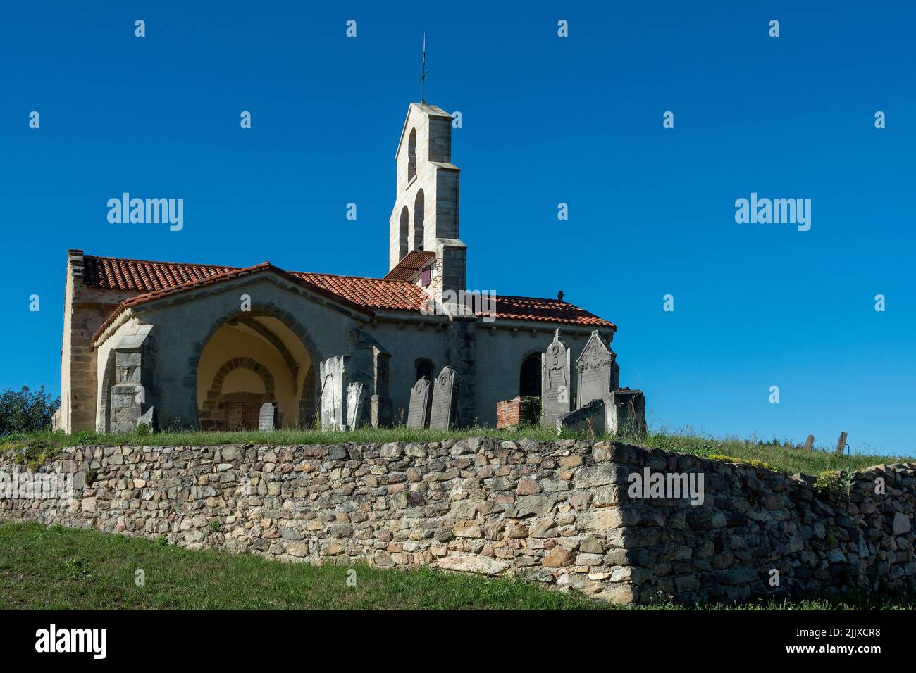 Iglesia Saint Jean Saint Gervais, Puy de Dome departamento, Auvernia Ródano-Alpes, Francia Foto de stock