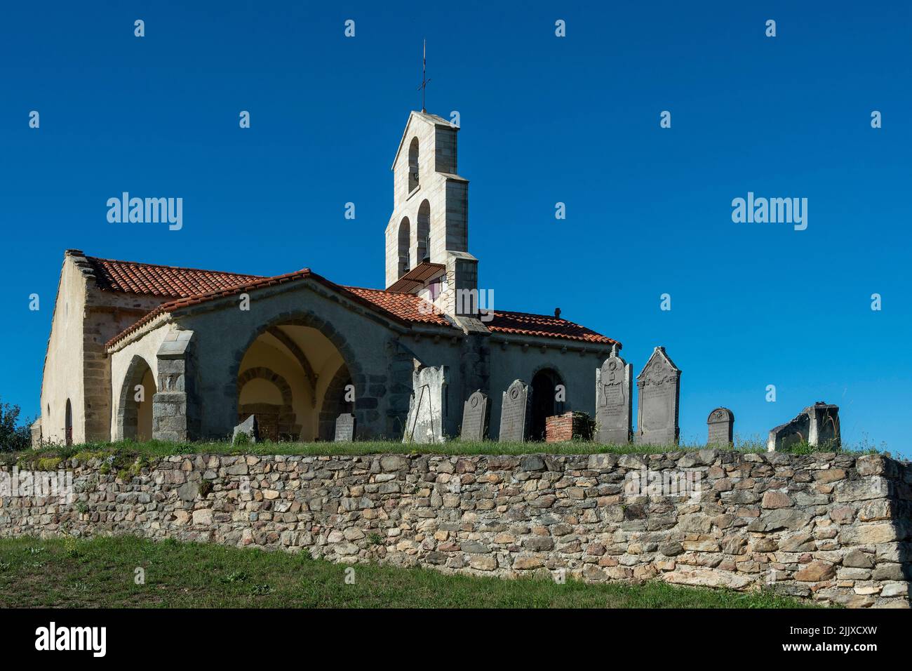 Iglesia Saint Jean Saint Gervais, Puy de Dome departamento, Auvernia Ródano-Alpes, Francia Foto de stock