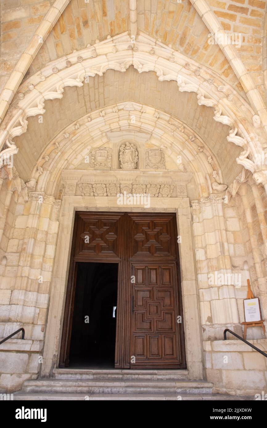 El portal de la catedral de Santander Foto de stock