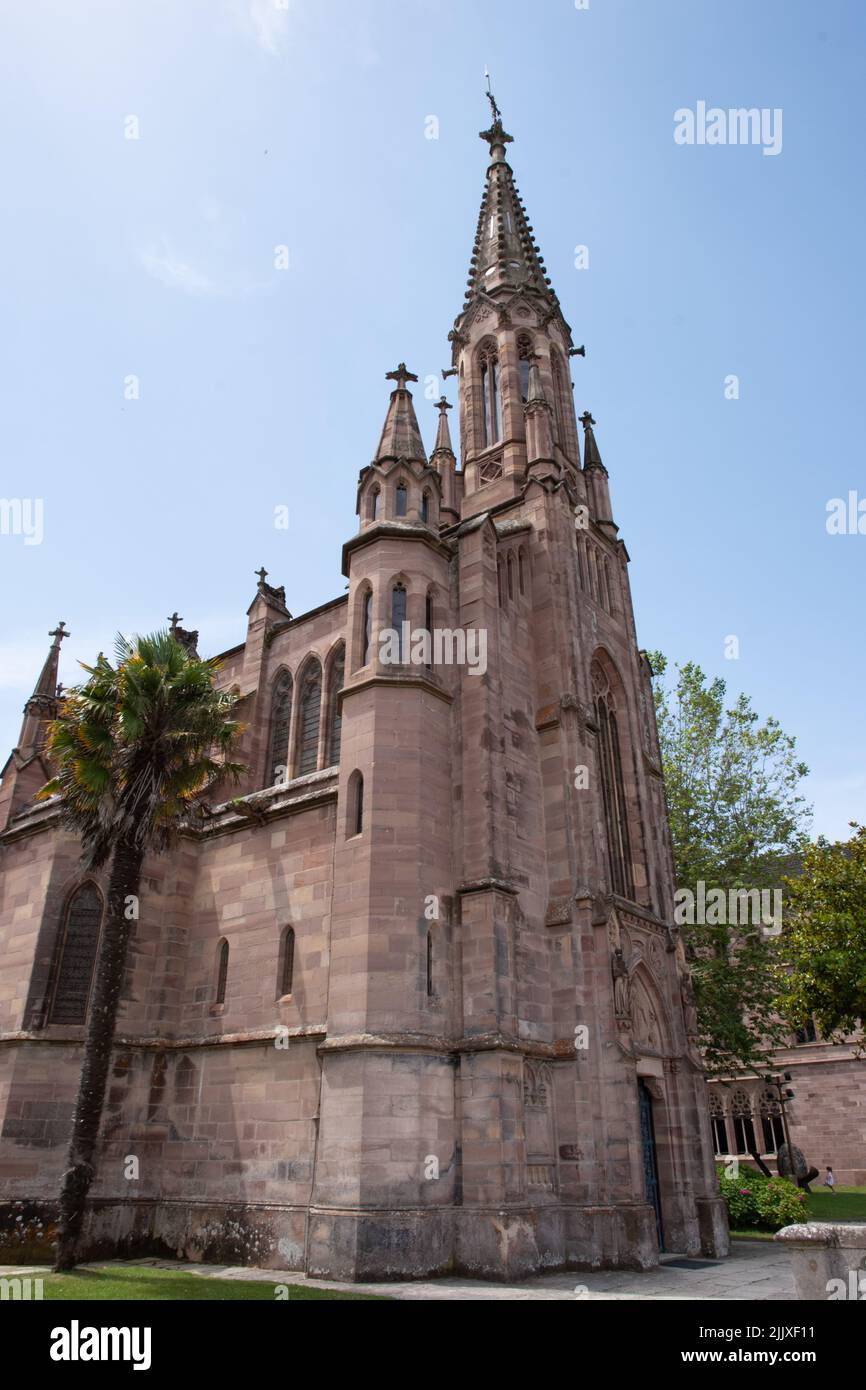 El panteón capilla del Palacio de Sobrellano en Comillas Foto de stock