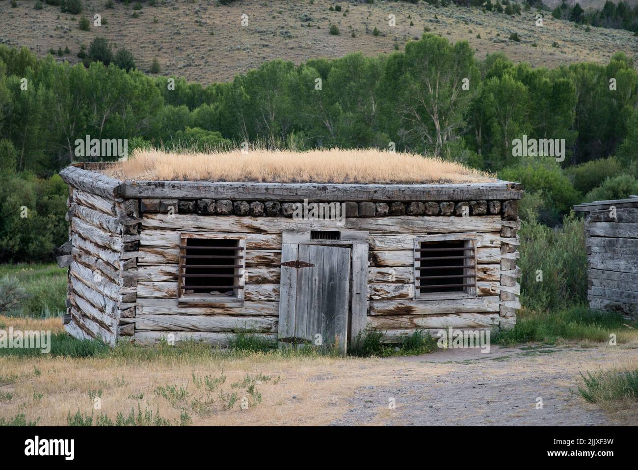 La segunda cárcel construida en la ciudad fantasma minera de Bannack State Park, Montana EE.UU Foto de stock
