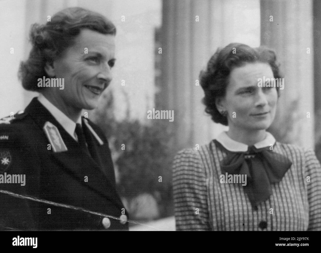 Lady Mountbatten & Duquesa de Gloucester en Canberra durante su visita en marzo de 1946. 27 de marzo de 1946. Foto de stock