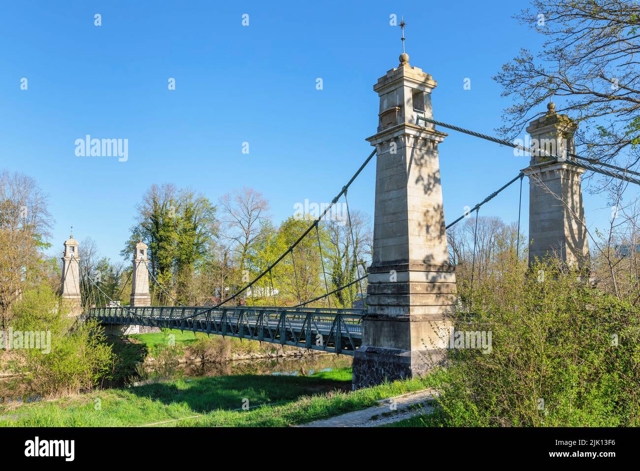 Puente Argenbrucke, Langenargen, puente de cadenas sobre el río Argen, Lago Constanza, Swabia, Baden-Wurttemberg, Alemania, Europa Foto de stock