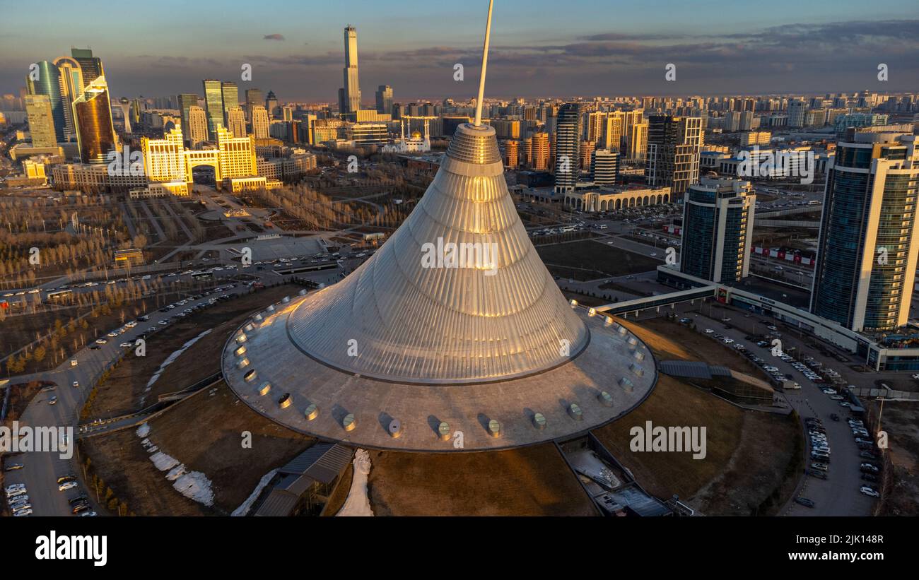 Aérea de Khan Shatyr, Nur Sultan, antes Astana, capital de Kazajstán, Asia Central, Asia Foto de stock