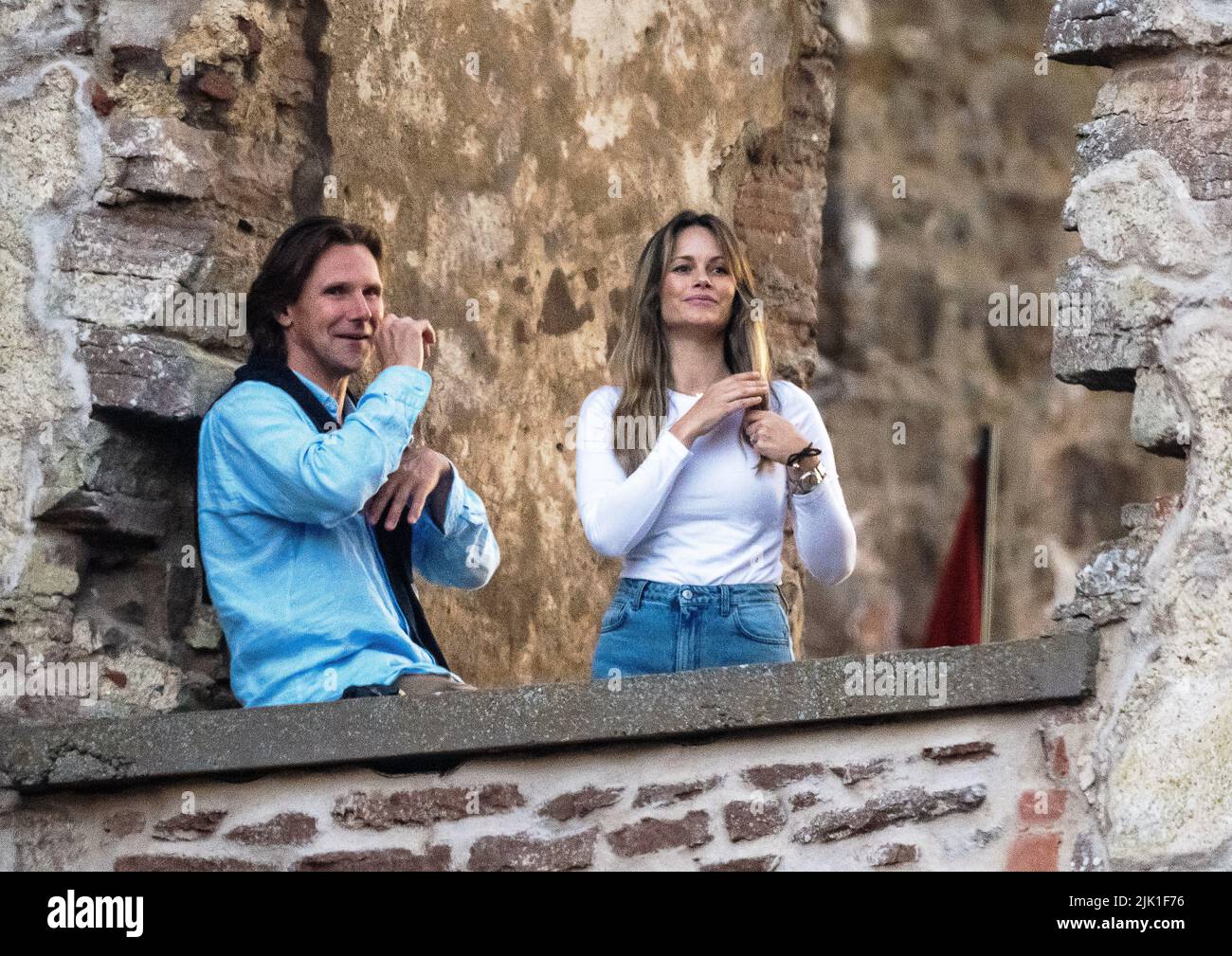 BORGHOLM 20220728 Patrick Sommerlath y la Princesa Sofía de Suecia en el concierto de Verónica Maggio en las ruinas del castillo de Borgholm, Suecia, el 28 de julio de 2022. Foto: Suvad Mrkonjic/TT código 10042 Foto de stock