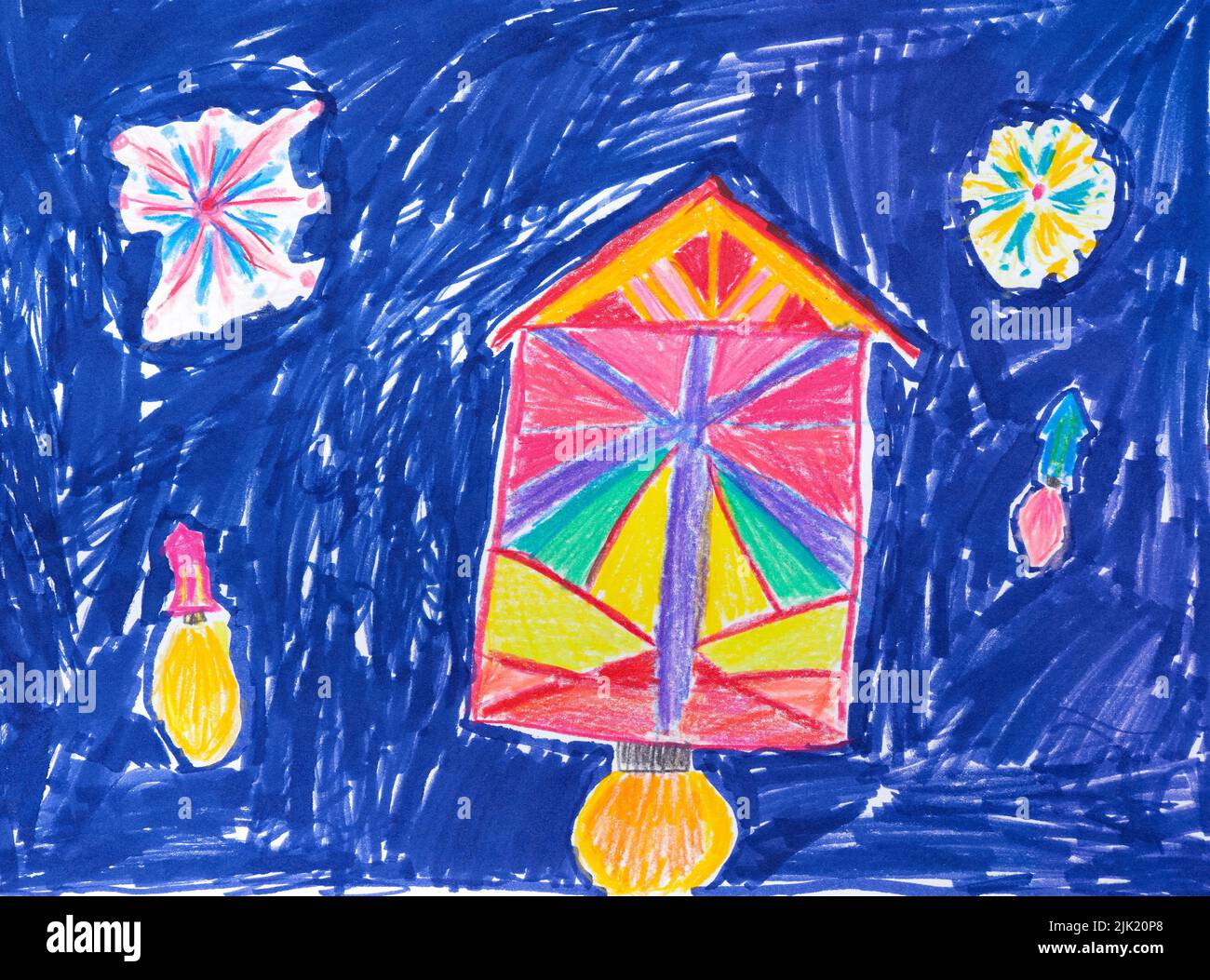 Dibujo manual de un niño de cohetes de fuegos artificiales que explotan en el cielo azul Foto de stock