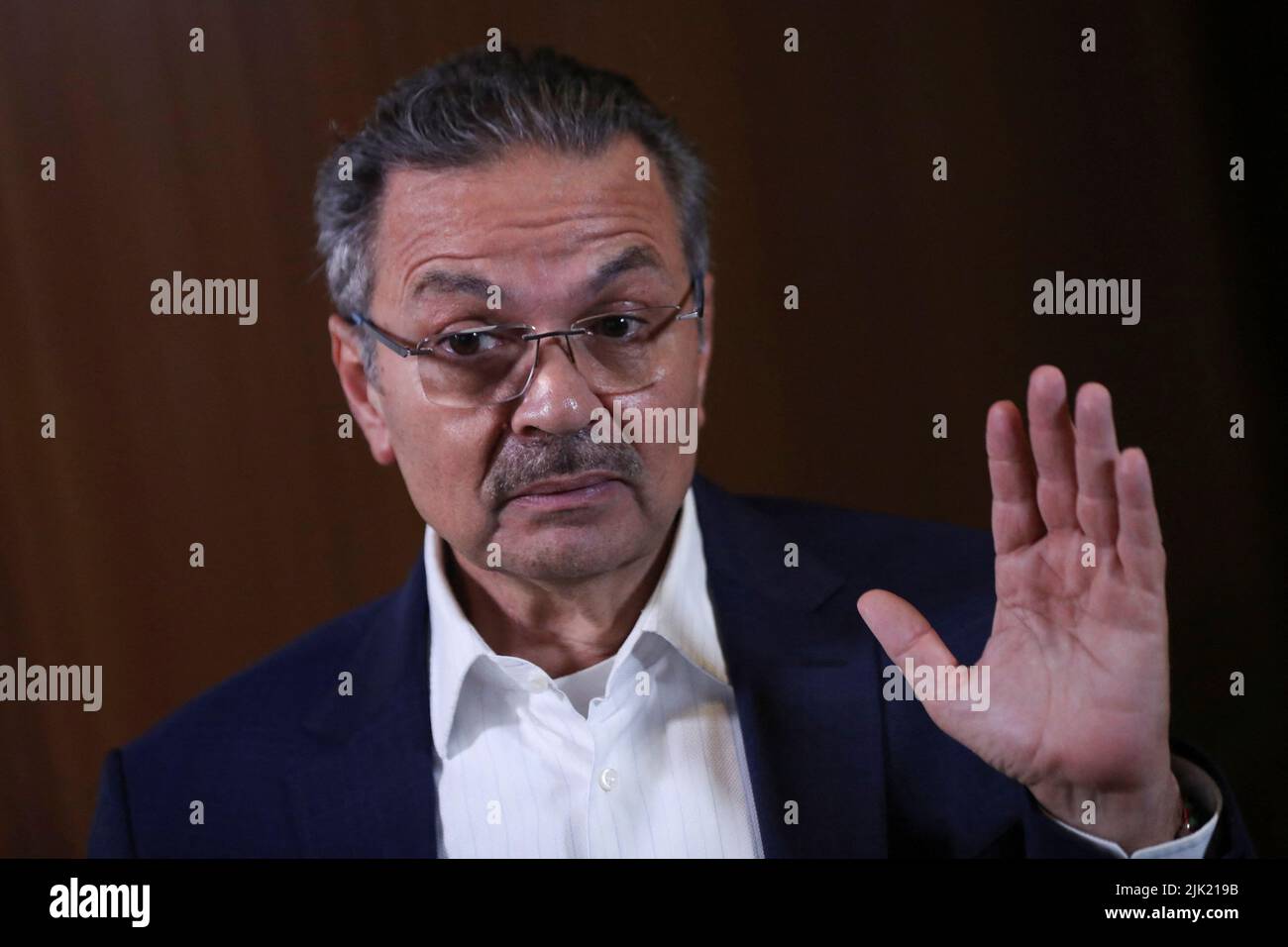 Octavio Romero, Director Ejecutivo de Pemex, habla durante una entrevista con Reuters en la sede de la petrolera estatal Pemex en Ciudad de México, México, el 28 de julio de 2022. REUTERS/Edgard Garrido Foto de stock