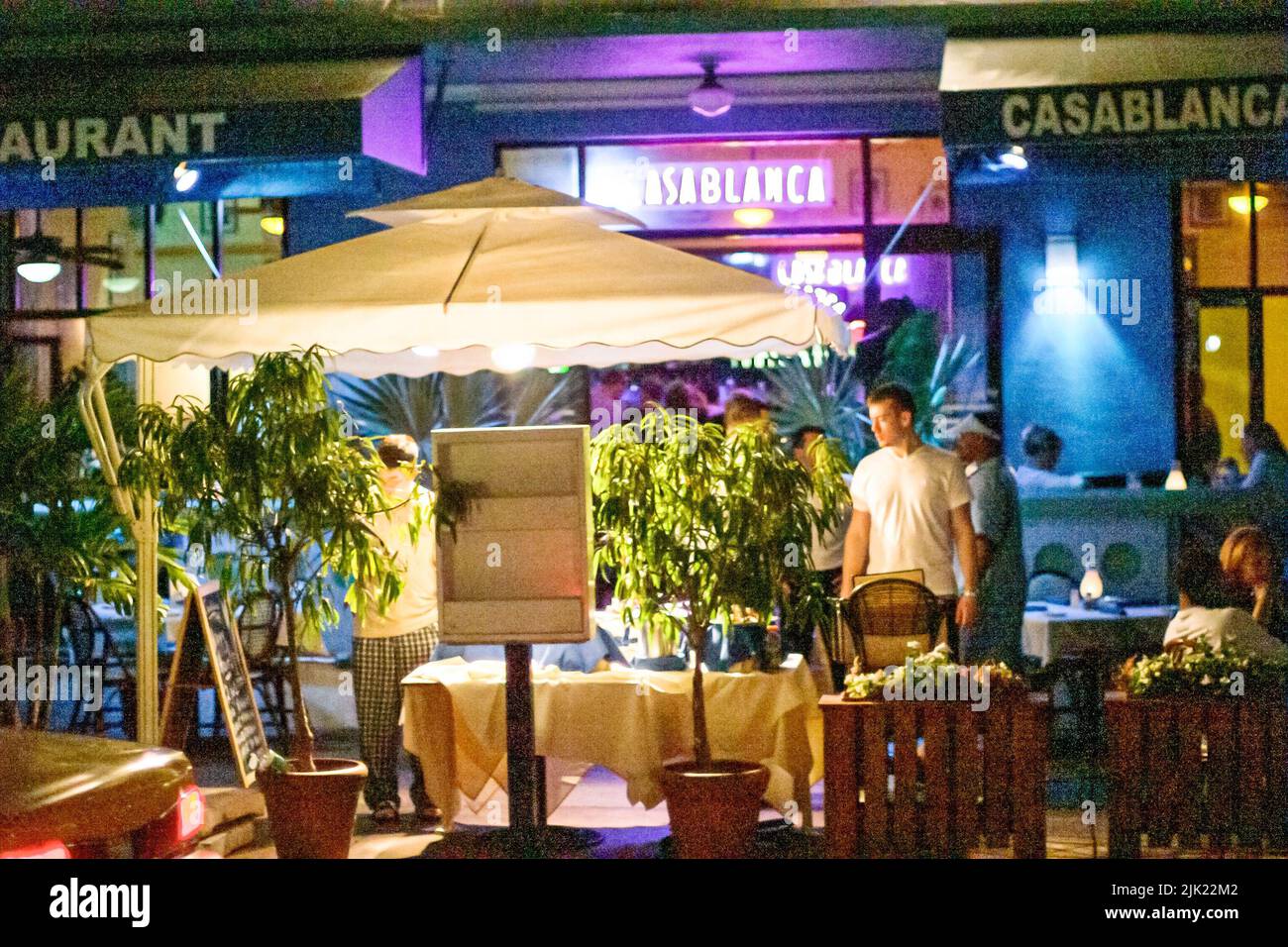 Miami Beach Florida, South Beach Ocean Drive noche vida nocturna noche, restaurantes al aire libre acera exterior Foto de stock