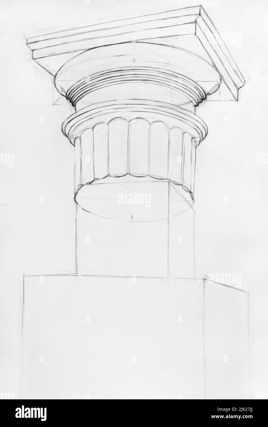 Etapa del dibujo académico del capital dórico dibujado a mano con lápiz negro sobre papel blanco Foto de stock