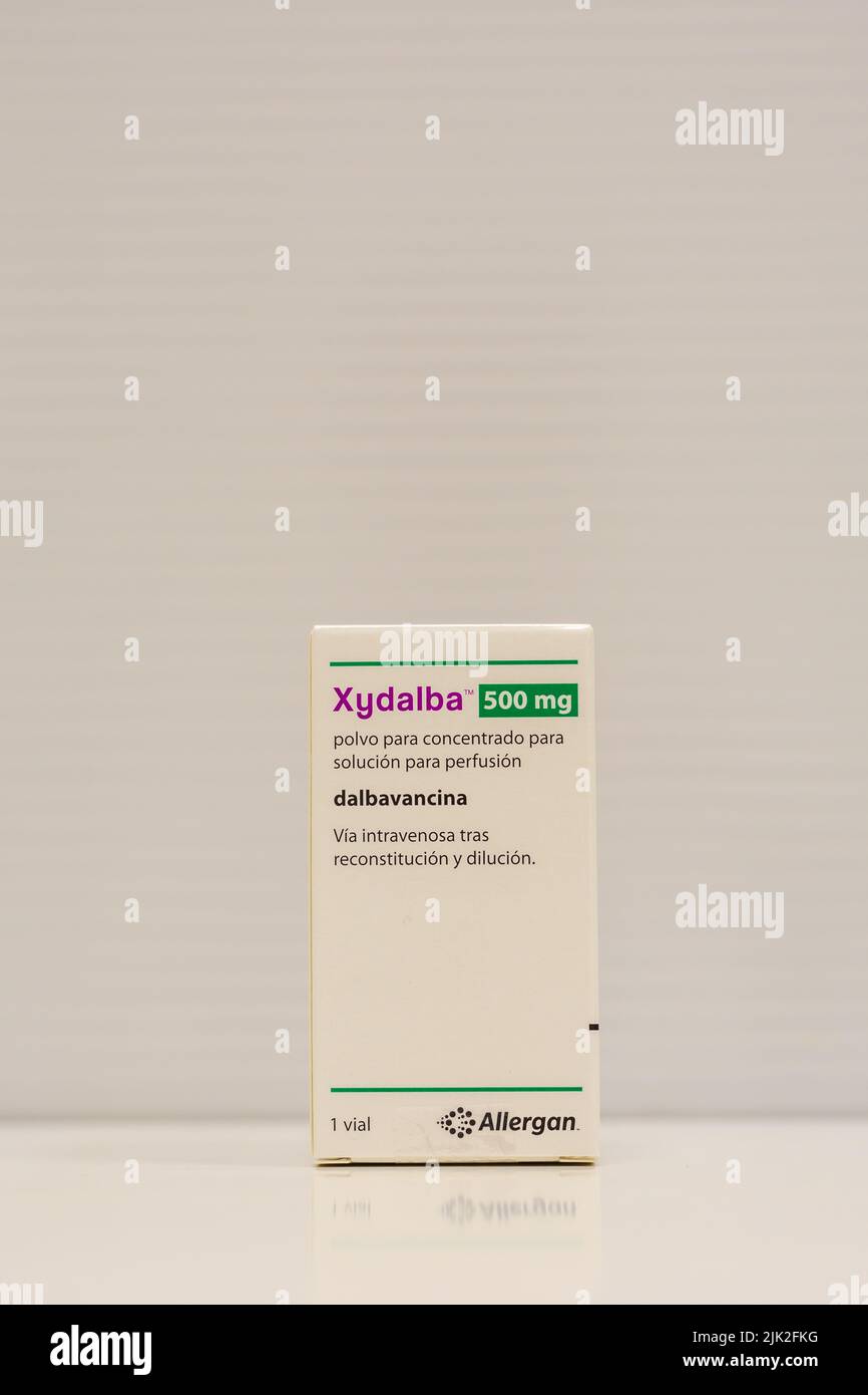Caja con un vial de 500 mg de Dalbavancin Foto de stock