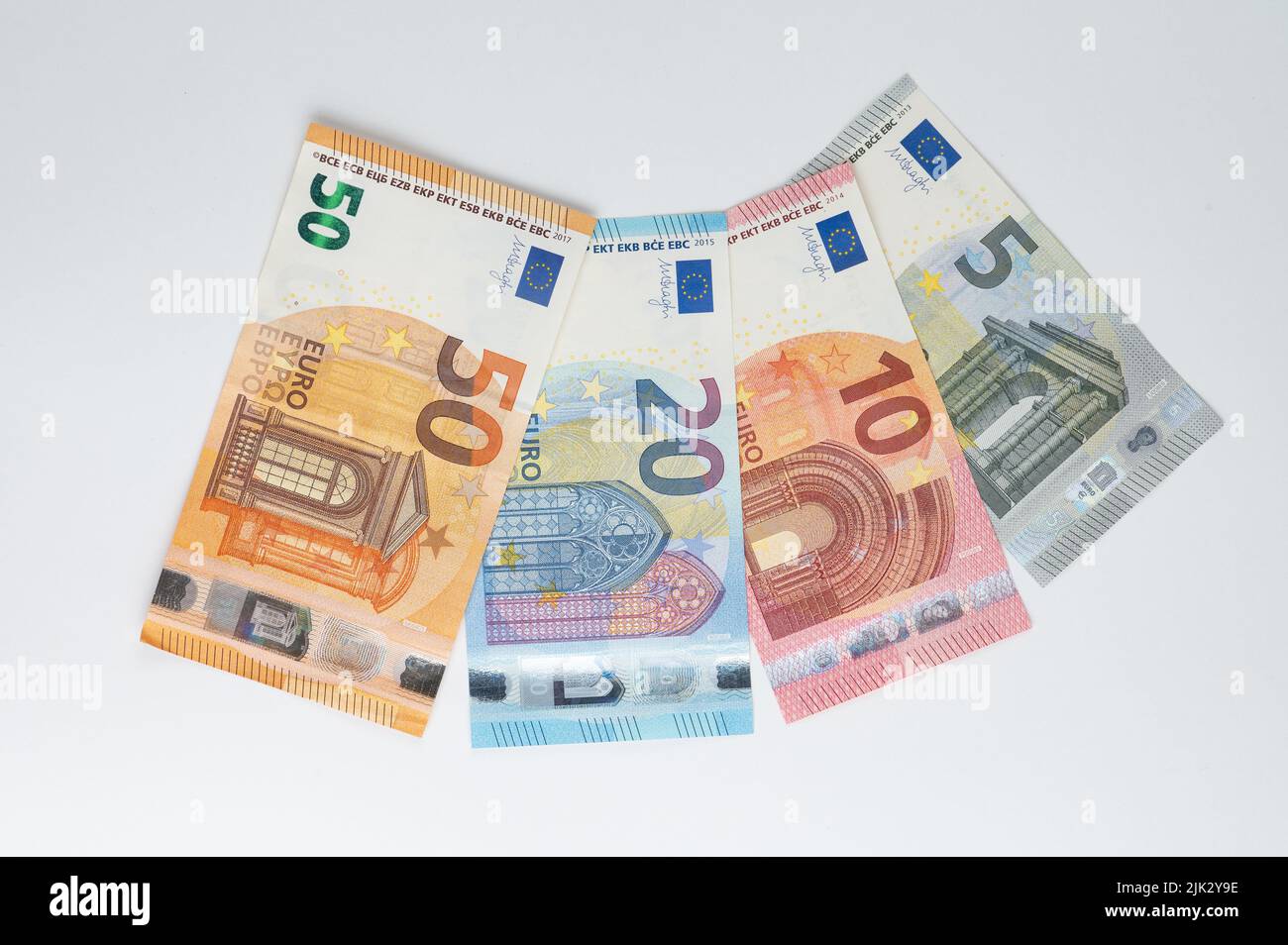 Las dos caras del billete de 5 euros fotografías e imágenes de alta  resolución - Alamy