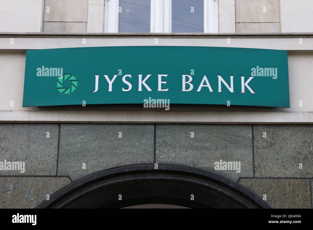 La señalización se ve en una sucursal de Jyske Bank en Copenhague, Dinamarca, el 30 de julio de 2022. REUTERS/Andrew Kelly Foto de stock