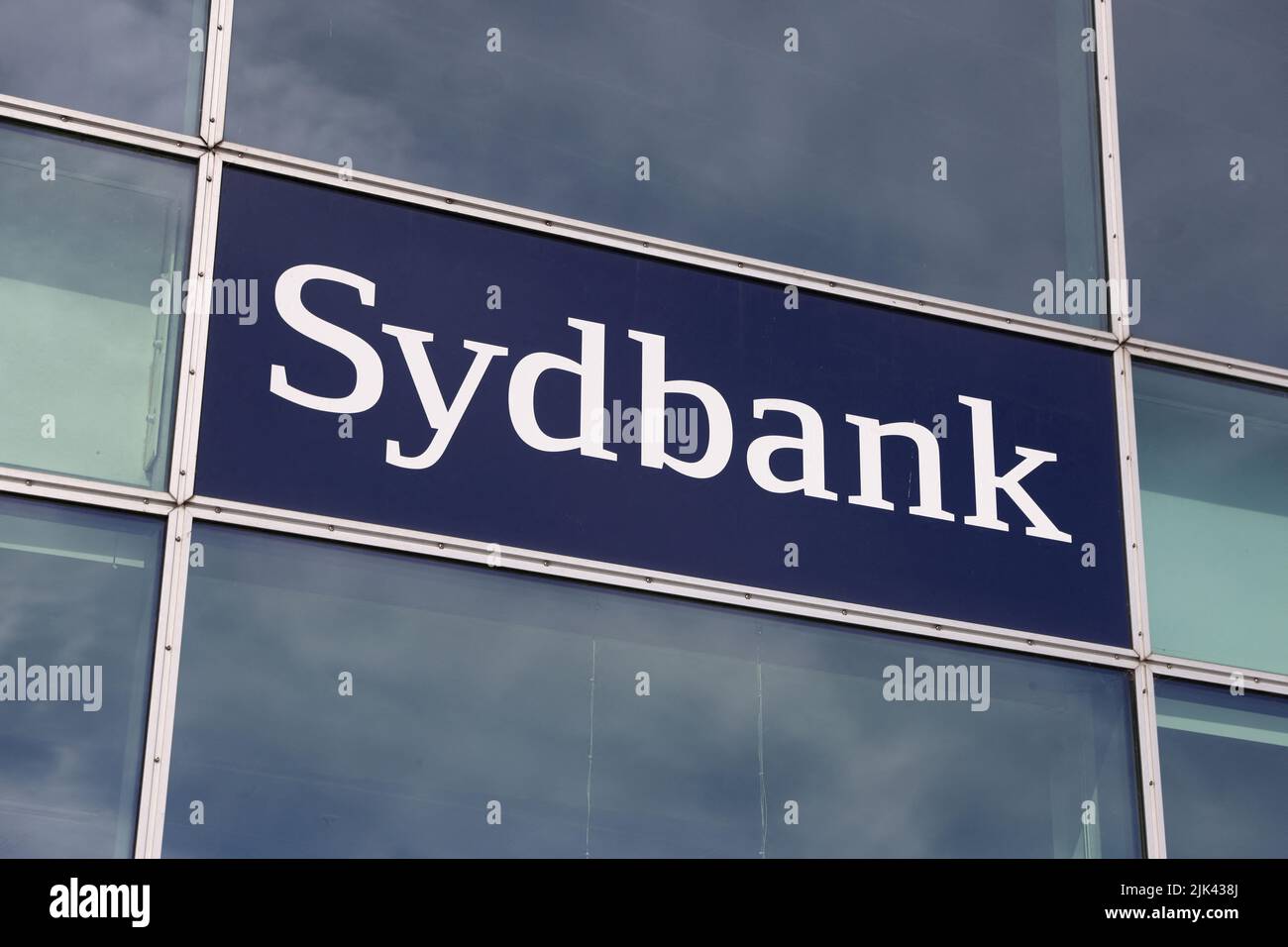 La señalización se ve en las oficinas de Sydbank en Frederiksberg, Dinamarca, 29 de julio de 2022. REUTERS/Andrew Kelly Foto de stock