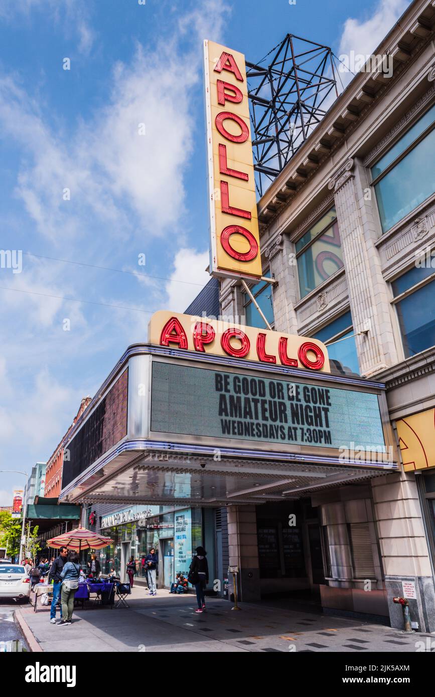 Nueva York, NY/USA - 05-07-2016: Durante el día en el Teatro Apollo en Manhattan. Foto de stock