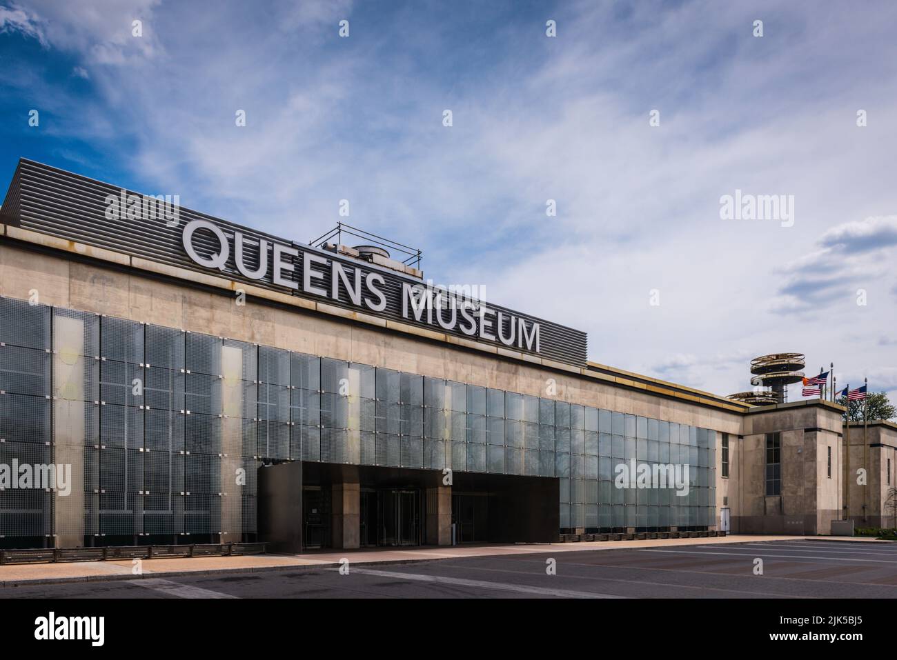 Nueva York, NY/USA - 05-09-2016: El Museo de Queens, antes conocido como el Museo de Arte de Queens, es un museo de arte y centro educativo ubicado en Flushing Meado Foto de stock