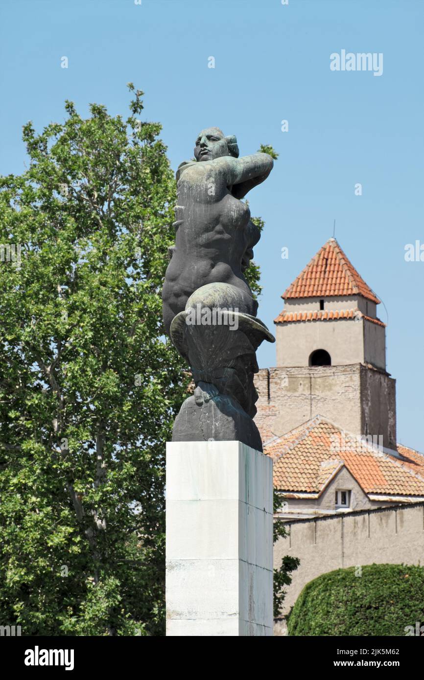 Estatua femenina de bronce 'Agradecimiento al monumento de Francia' en Belgrado, capital de Serbia Foto de stock