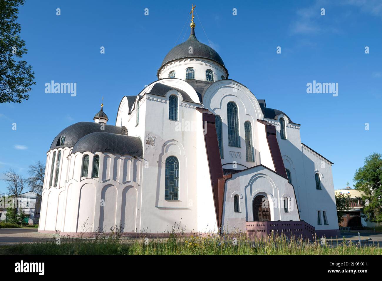 Catedral de la Resurrección (1913) de cerca en una tarde de julio. Tver, Rusia Foto de stock