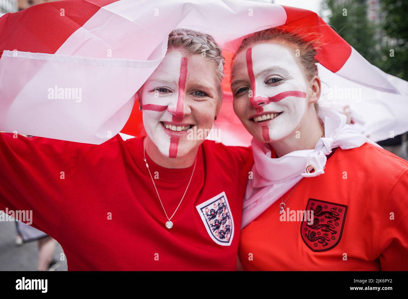 Londres, Reino Unido. 31st de julio de 2022. Euro 2022: Los aficionados llegan al estadio de Wembley antes de la final del partido UEFA Womens EURO Inglaterra vs Alemania. Crédito: Guy Corbishley/Alamy Live News Foto de stock