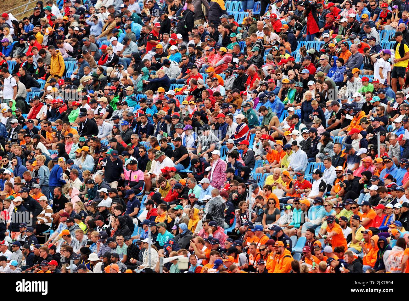 Circuito de atmósfera - fans en la tribuna. Gran Premio de Hungría, domingo 31st de julio de 2022. Budapest, Hungría. Foto de stock