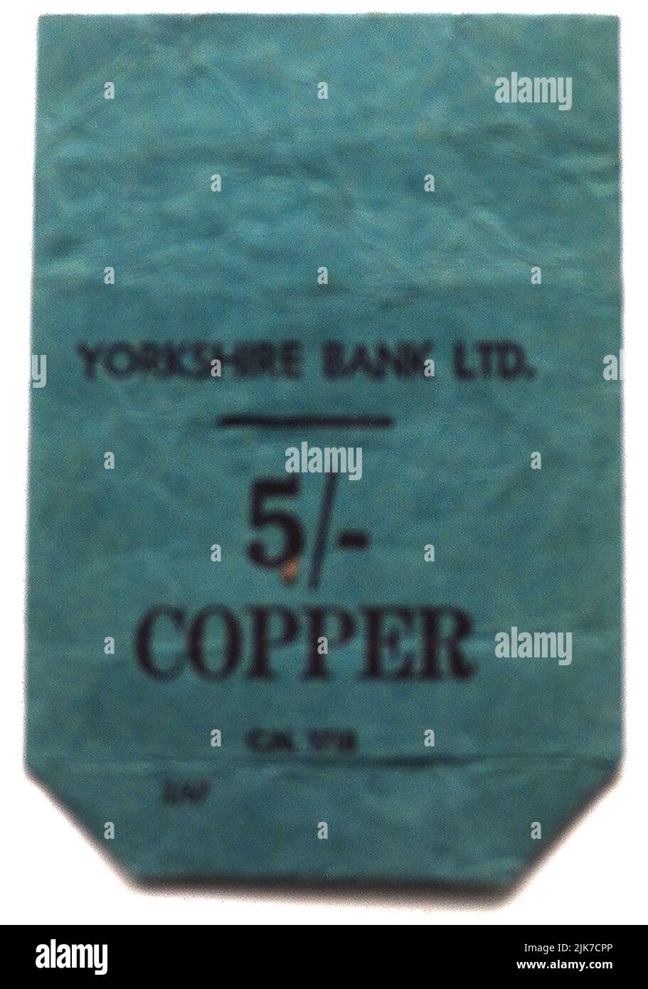 BOLSA DE DINERO - Una bolsa de papel vieja del banco británico de Yorkshire para sostener cinco chelines (coloquialmente, cinco bob) en monedas de cobre Foto de stock