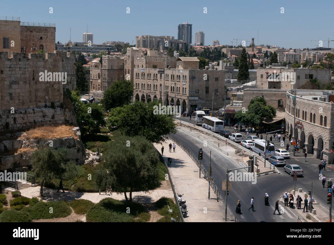 Vista de la calle comercial Sultan Suleiman fuera de la ciudad vieja en Jerusalén Este Israel Foto de stock