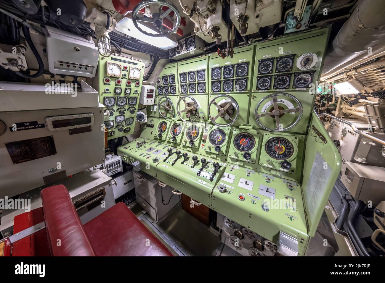 Interior del Submarino. Zona de periscopio y sala de control. Foto de stock