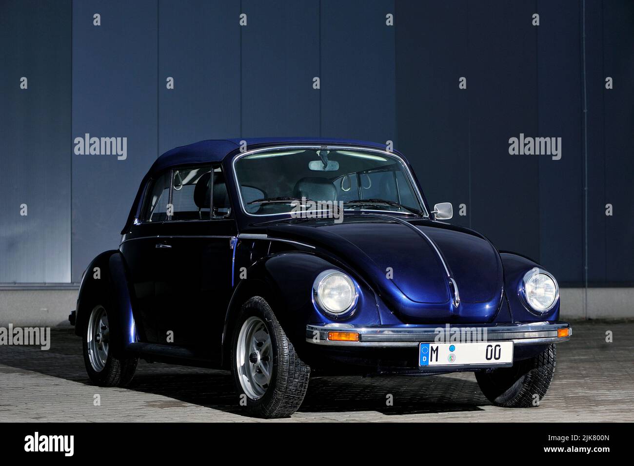 Volkswagen Escarabajo, coche clásico, VW Escarabajo, retro, brillante, velocidad, dirección, calle, estilo, transporte, transporte, vehículo, vibes retro, Foto de stock