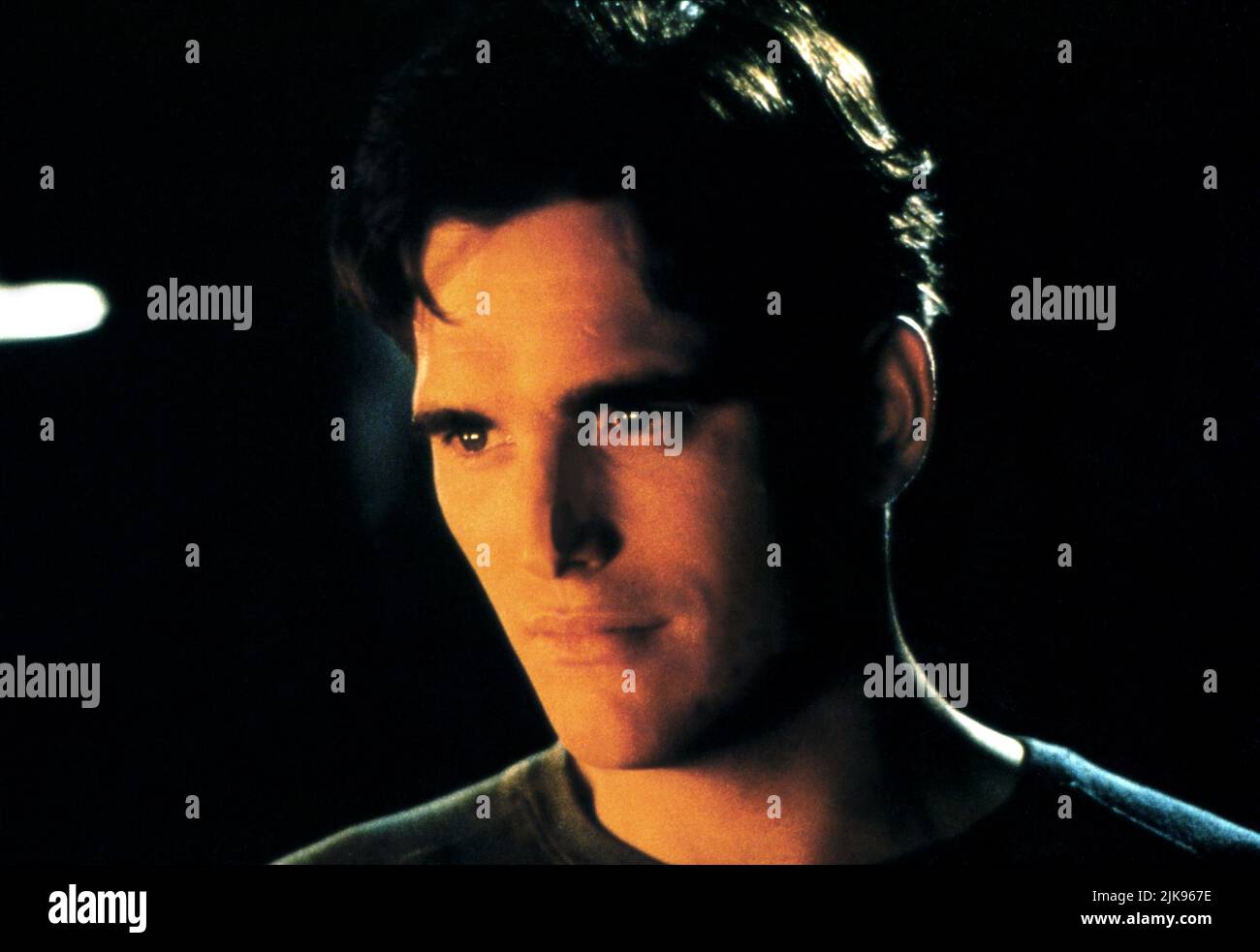 Matt Dillon Película: A Kiss before Dying (USA/UK 1991) Personajes: Jonathan Corliss / Literaturverfilmung (Basado en el libro de Ira Levin) Director: James Dearden 26 Abril 1991 **ADVERTENCIA** Esta fotografía es para uso editorial solamente y es el copyright DE LAS IMÁGENES UNIVERSALES y/o del fotógrafo asignado por la película o la compañía de producción y sólo puede ser reproducida por publicaciones en conjunción con la promoción de la película anterior. Se requiere un crédito obligatorio para LAS FOTOGRAFÍAS UNIVERSALES. El fotógrafo también debe ser acreditado cuando se conoce. No se puede conceder ningún uso comercial sin autorización escrita Foto de stock