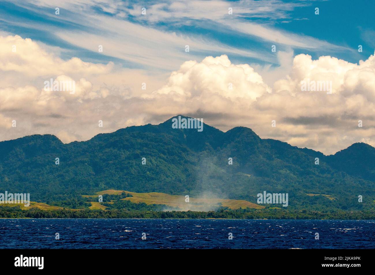 Costa de Guadalcanal, al norte de la capital, Honiara, Islas Salomón Foto de stock