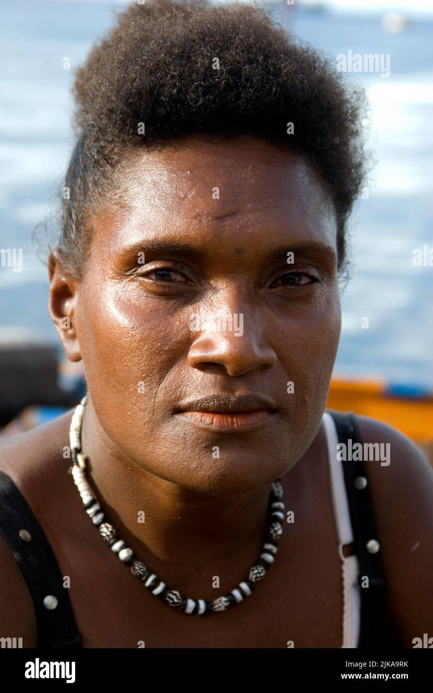 Mujer en el mercado central de Honiara, Guadalcanal, Islas Salomón Foto de stock