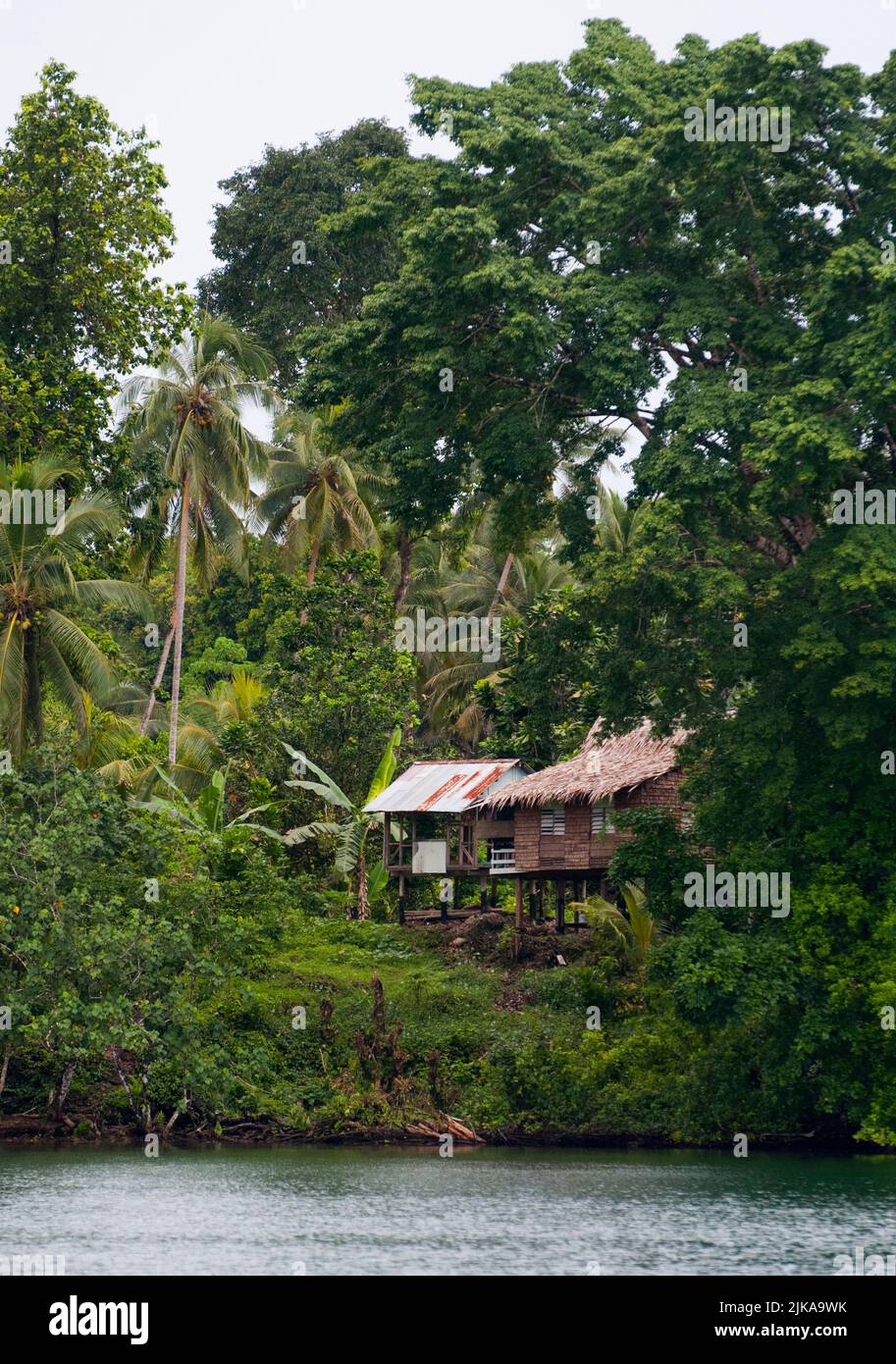 Estancia en el pueblo de Hambere, View-Rano Lodge en la isla Kolombangara, Islas Salomón Foto de stock