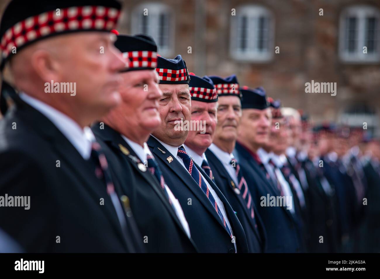 Minden Day Parade en Berwick Upon Tweed con veteranos de los propios Borderers escoceses del Rey desfilaron en la ciudad para conmemorar la Batalla de Minden de 1759 Foto de stock