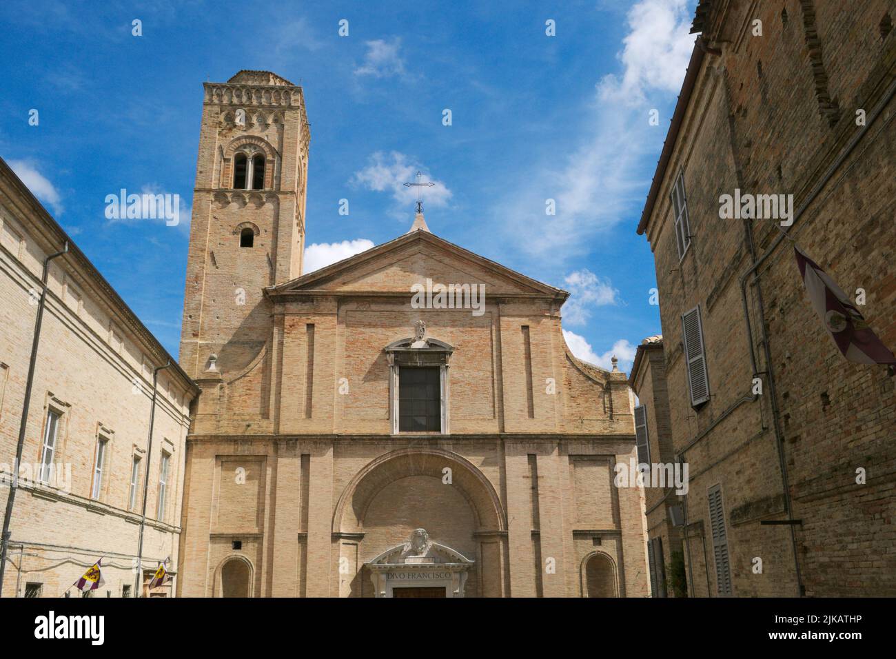 iglesia de San Francesco, Fermo, Marche, Italia Foto de stock