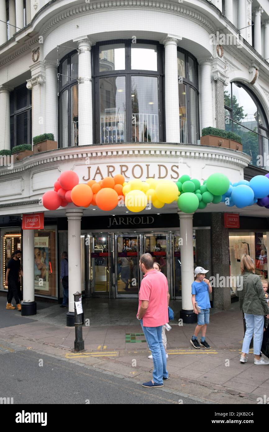 Empresas locales que apoyan a Norwich Pride, julio de 2022, Reino Unido Foto de stock