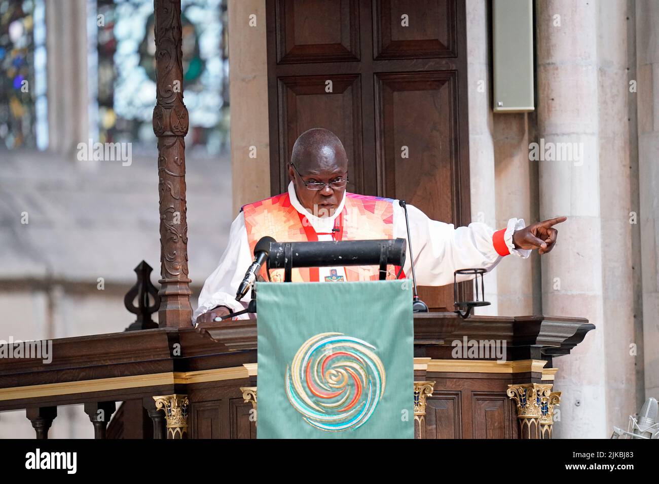 Lord John Sentamu habla en un servicio de acción de gracias para el presentador de la BBC Harry Gration en la catedral de York. Fecha de la foto: Lunes 1 de agosto de 2022. Foto de stock