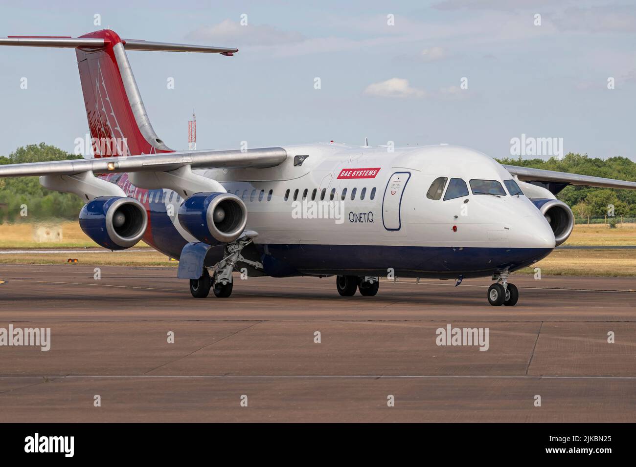 QinetiQ Avro RJ100, llegada al Royal International Air Tattoo en 2022 para la línea de exhibición estática Foto de stock