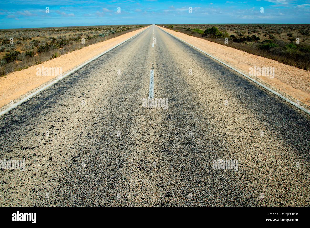 Autopista Eyre - Parque Nacional Nullarbor - Australia Meridional Foto de stock