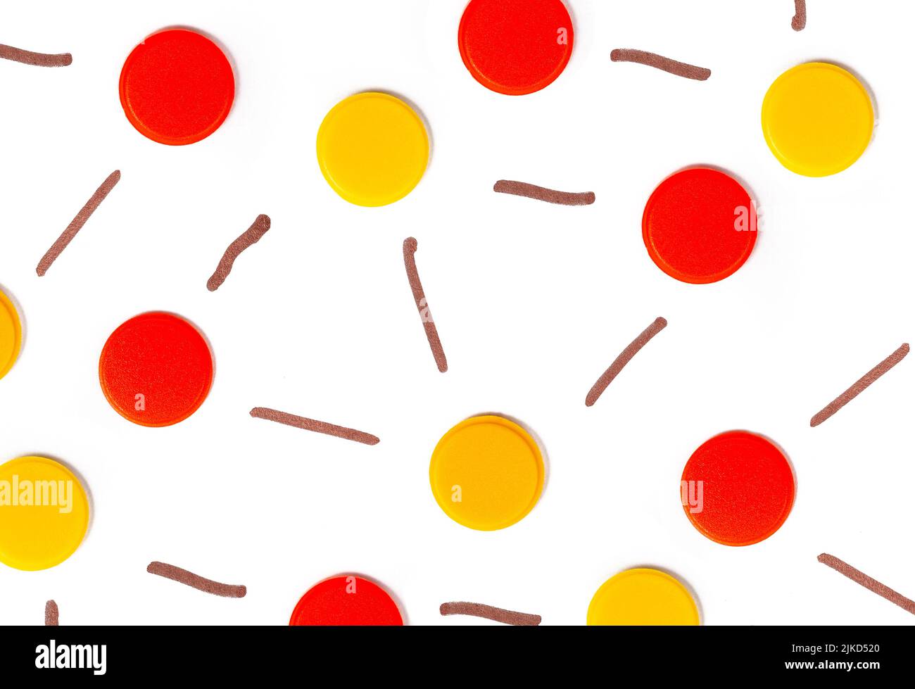 Grupo de nodos de punto interconectados amarillo rojo, conjunto abstracto de objetos, conjunto de conexiones de red individuales, cuadrícula, puntos finales conectados, nadie, vista superior Foto de stock
