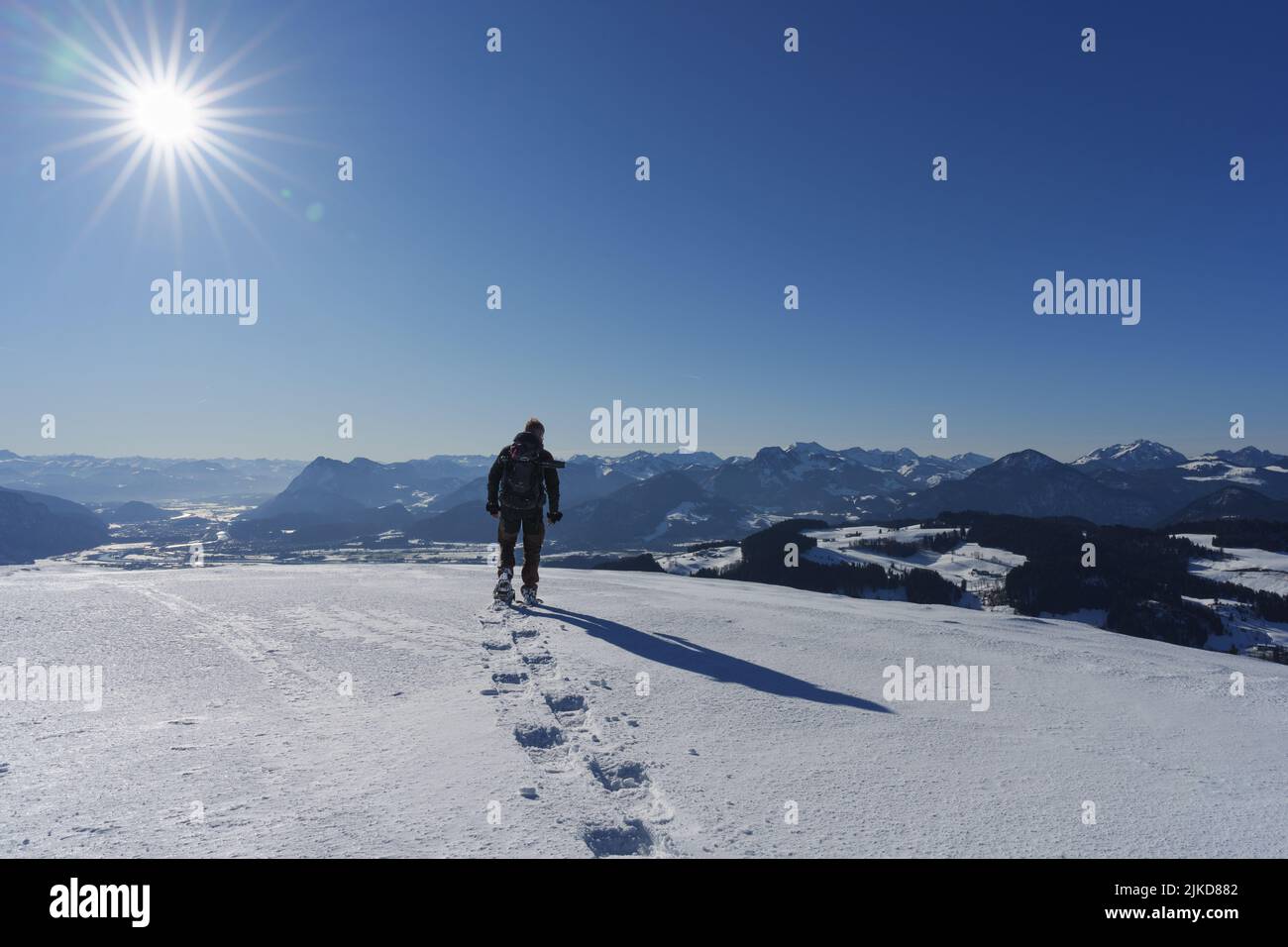 Schneeschuhwandern / Snowshoehiking Foto de stock