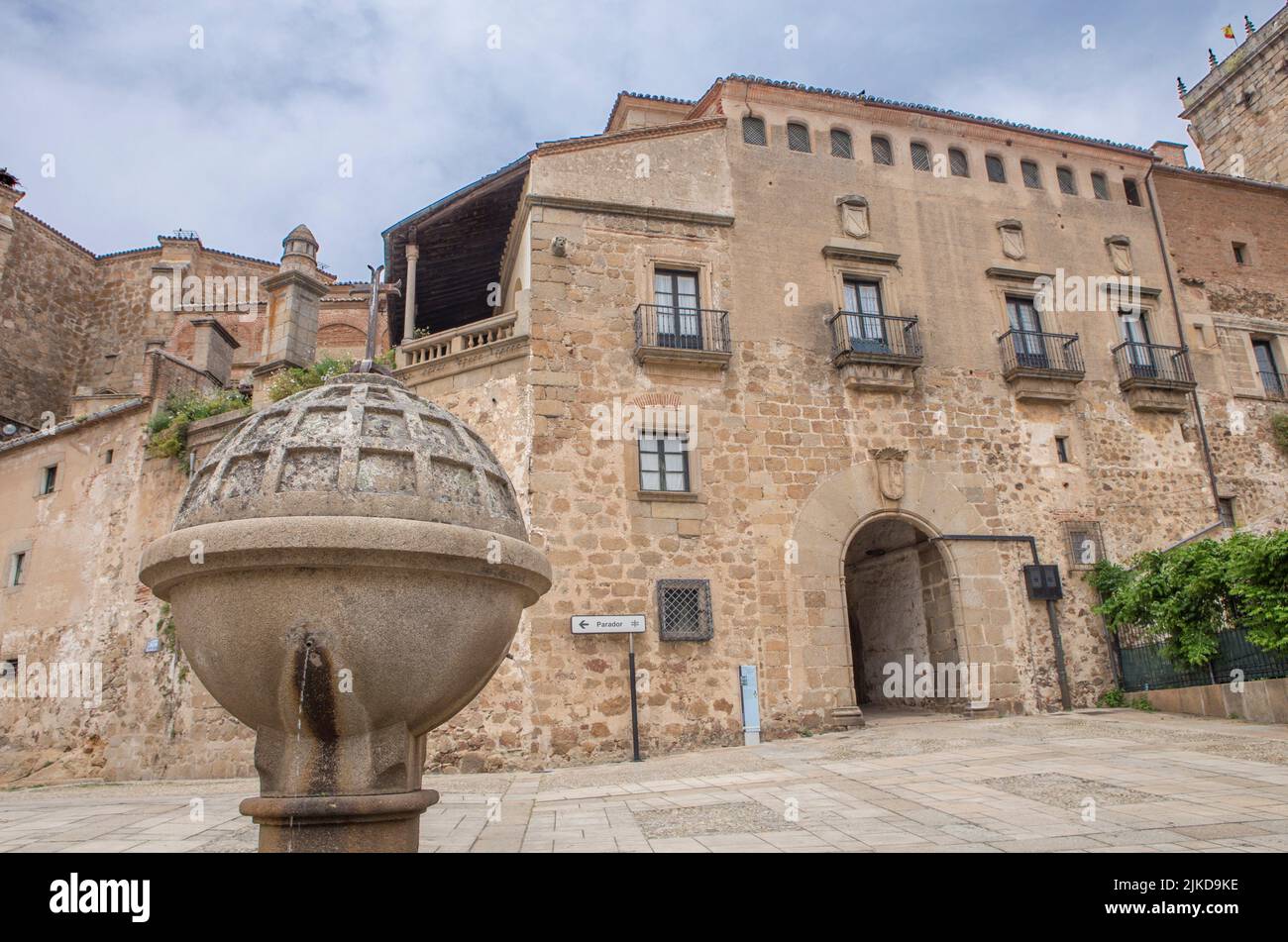 Plaza de San Nicolás, calle medieval en el casco antiguo de Plasencia, Cáceres, Extremadura, España. Foto de stock