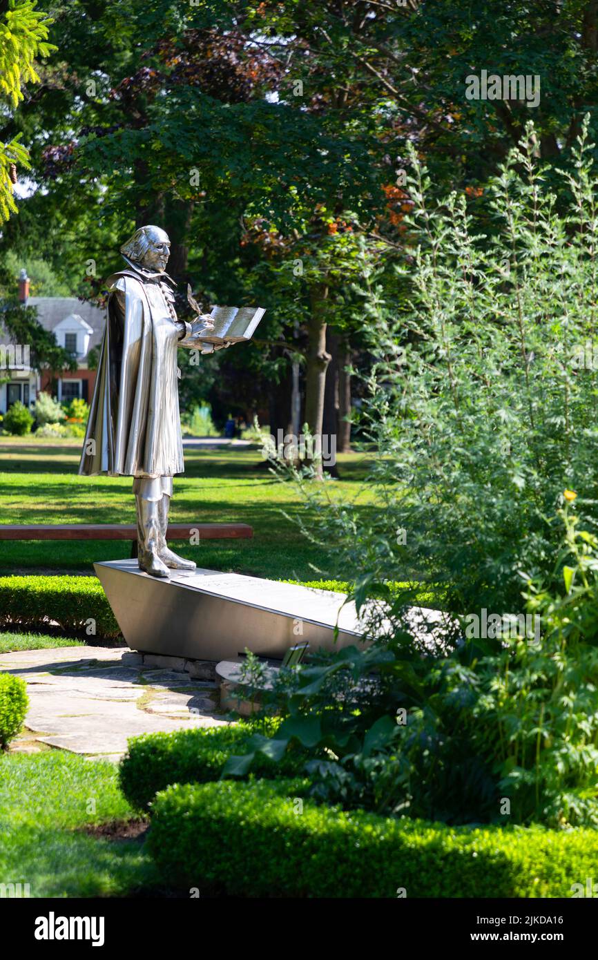 La estatua de metal de William Shakespeare se encuentra en el parque cerca del teatro del festival. Stratford Ontario Canadá. Foto de stock