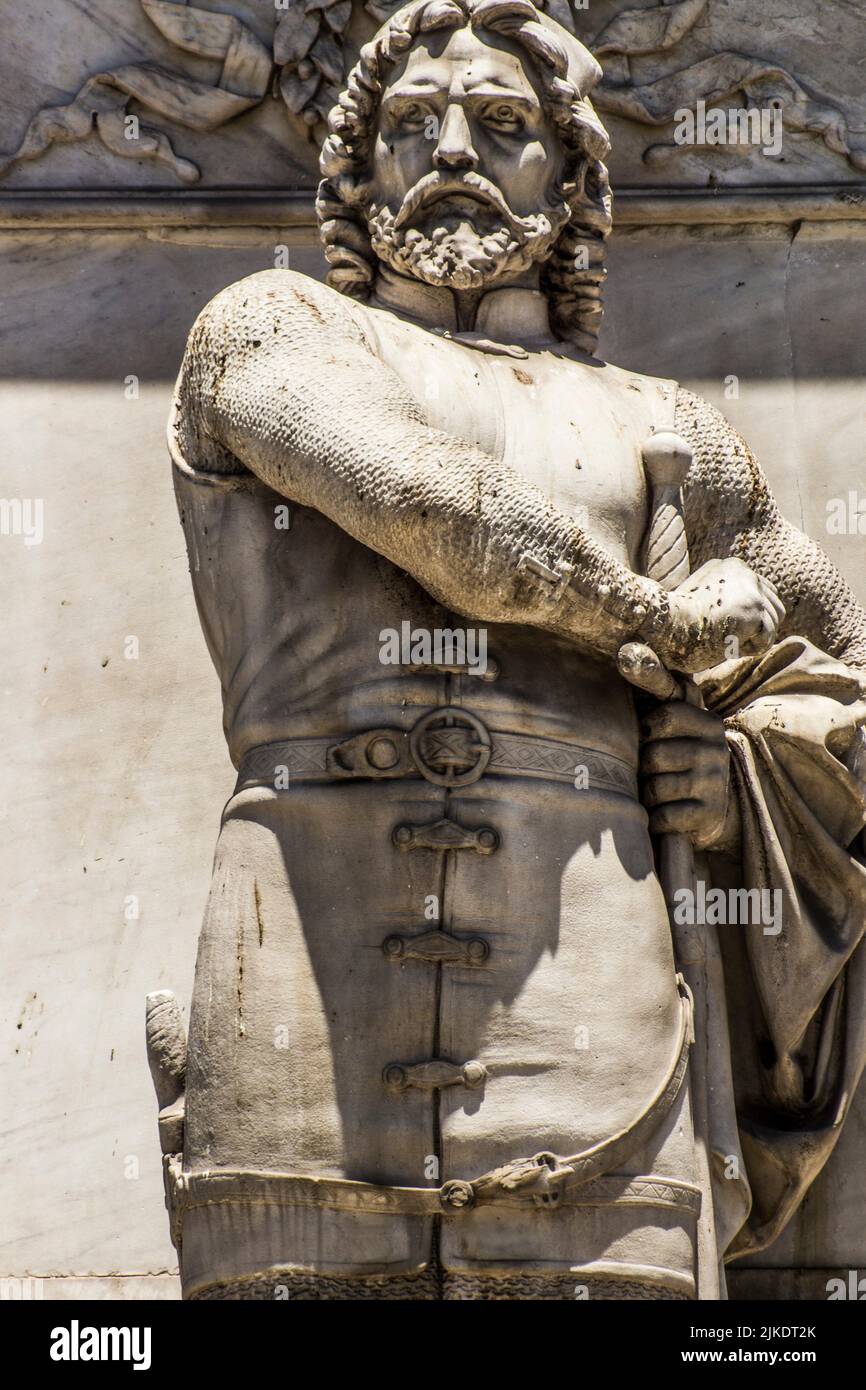 Estatua que representa la ópera Il Pirata de Bellini. Una de las 4
